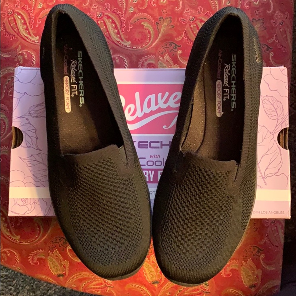 Black Skechers  air-cooled shoes